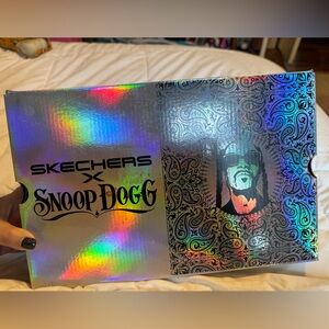 Snoop Dogg collaboration with Sketchers. Size 7 in men’s. Slip ons.Never worn$70